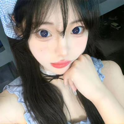 红衣小女孩